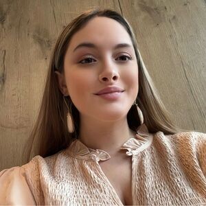 Meet your Posher, Alexia